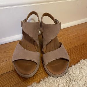 CLARKS Comfort Purple Leather Summer Wedges